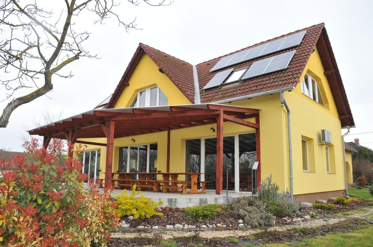 Casa Napsugar Panzio Bed and Breakfast Apostag Eksteriør billede