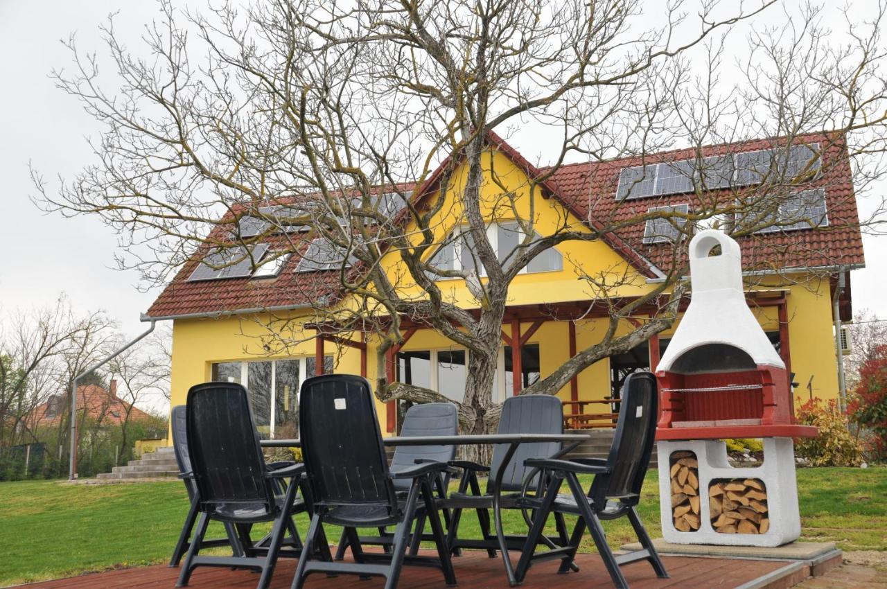 Casa Napsugar Panzio Bed and Breakfast Apostag Eksteriør billede