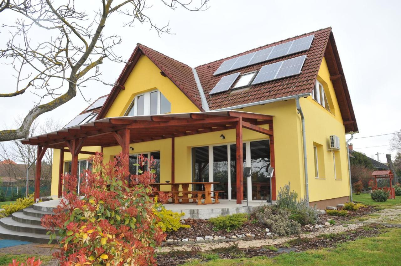 Casa Napsugar Panzio Bed and Breakfast Apostag Eksteriør billede