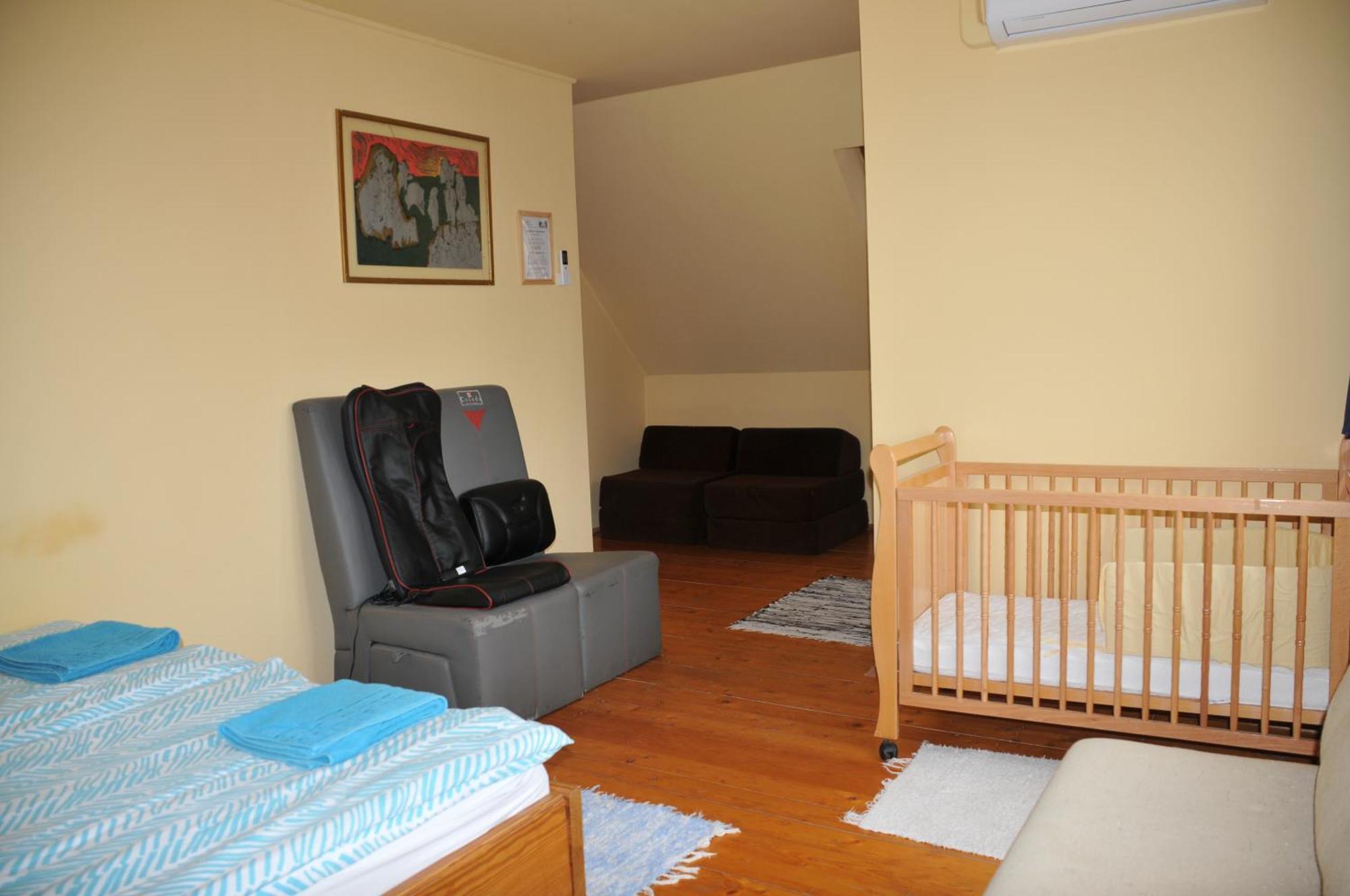 Casa Napsugar Panzio Bed and Breakfast Apostag Værelse billede
